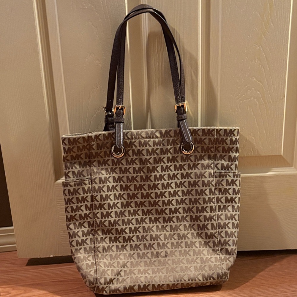 Michael Kors MK Signature Tan and Brown Tote With Buckle Detail Straps - Picture 4 of 8